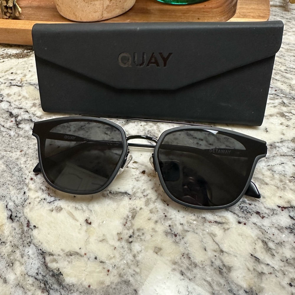 Quay Black Sunglasses with Case*NEW* - Picture 2 of 9